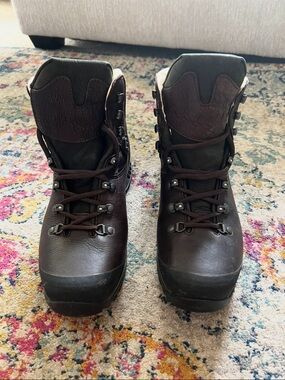 Hanwag Men's Brown Leather Hiking Boots - Durable Outdoor Traction